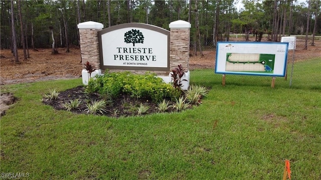 community sign with a yard