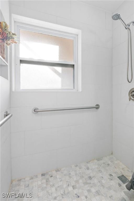 bathroom featuring a tile shower