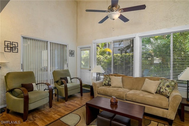 sunroom / solarium with a ceiling fan