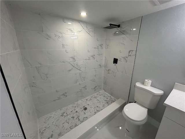 full bathroom featuring toilet, recessed lighting, a tile shower, and vanity