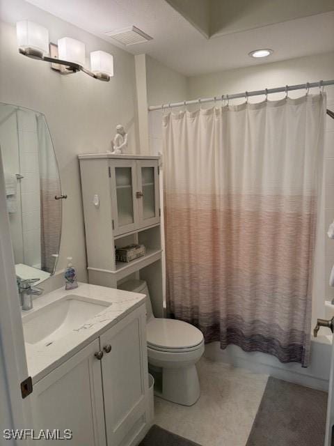 full bathroom with toilet, visible vents, shower / bath combo with shower curtain, and vanity