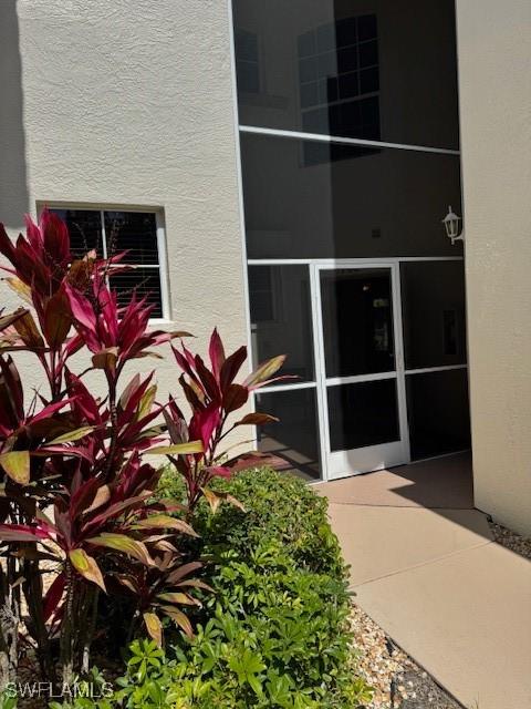 view of exterior entry with stucco siding