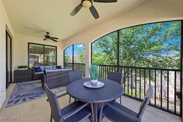 sunroom / solarium with a ceiling fan