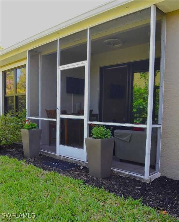 property entrance featuring stucco siding