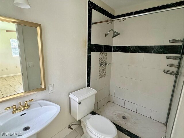 full bathroom featuring a sink, a shower stall, and toilet