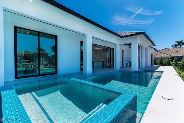 view of swimming pool with a pool with connected hot tub and a patio area