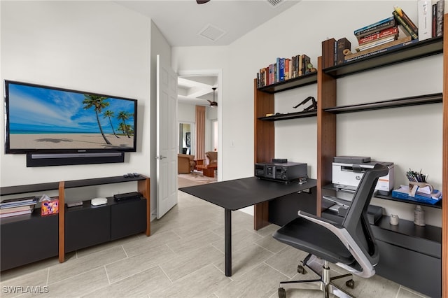 office with visible vents and ceiling fan