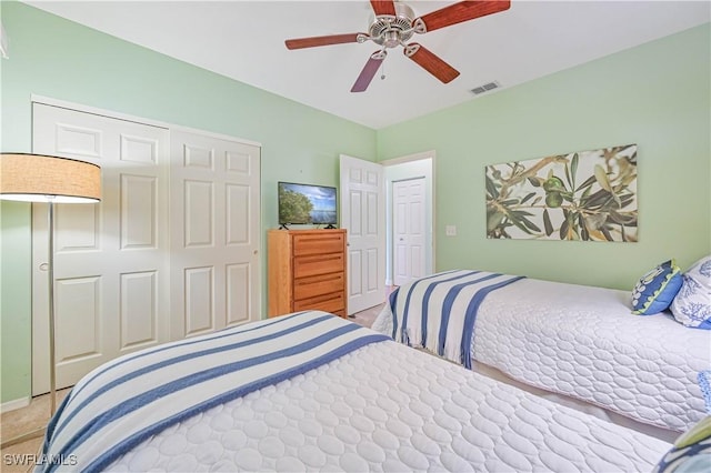 bedroom with light carpet, ceiling fan, visible vents, and a closet