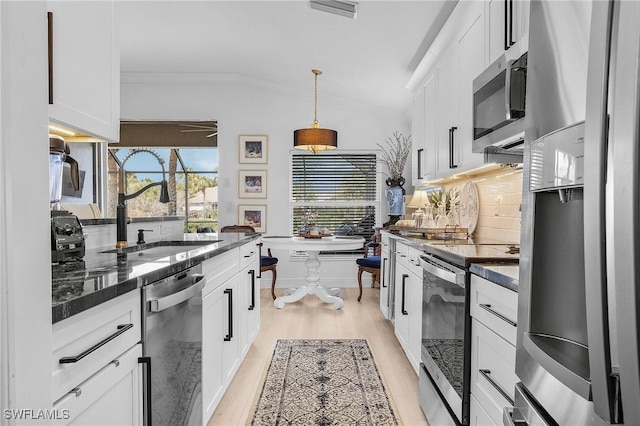 kitchen with visible vents, appliances with stainless steel finishes, crown molding, and a sink