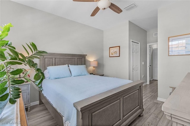 bedroom featuring visible vents, baseboards, light wood-style floors, and a ceiling fan