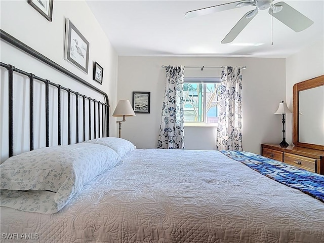 bedroom with a ceiling fan