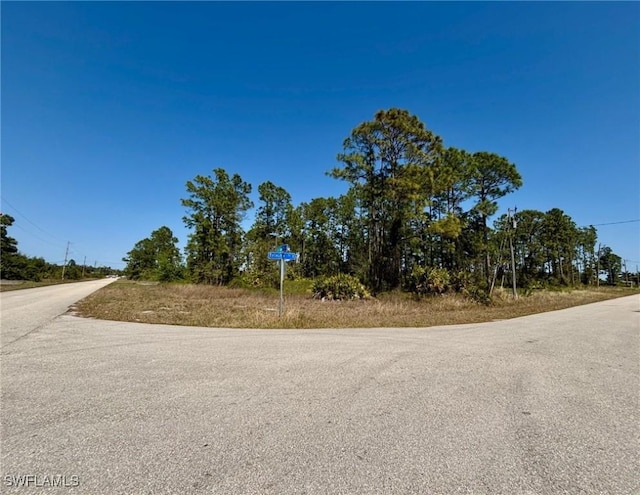 Listing photo 2 for 505 Trinity St E, Lehigh Acres FL 33974