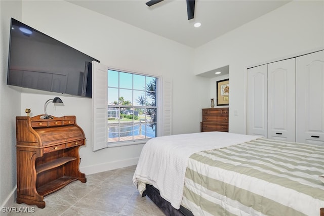 bedroom featuring a ceiling fan, recessed lighting, baseboards, and a closet