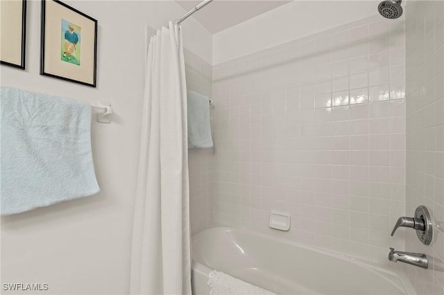 bathroom featuring shower / tub combo