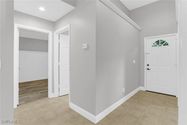 foyer entrance featuring recessed lighting and baseboards