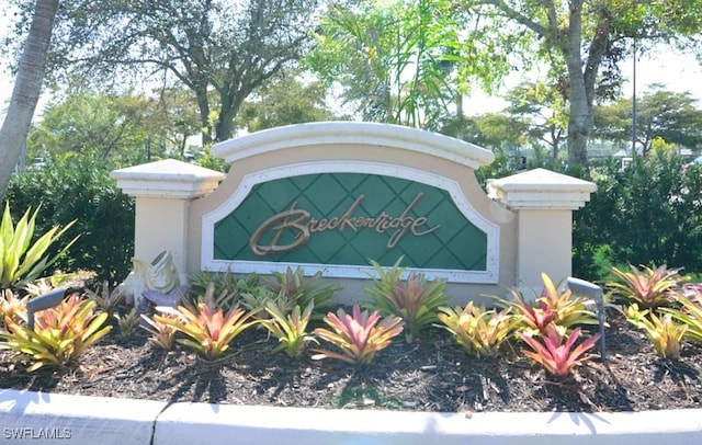 view of community / neighborhood sign