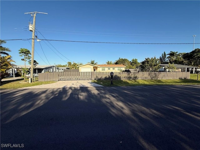 view of front of house with a fenced front yard