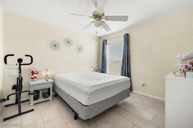 bedroom with ceiling fan and baseboards