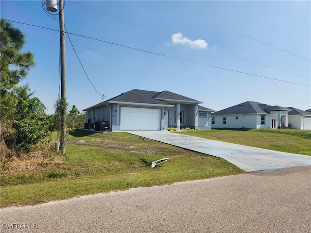 view of front of house featuring driveway, a front yard, and a garage