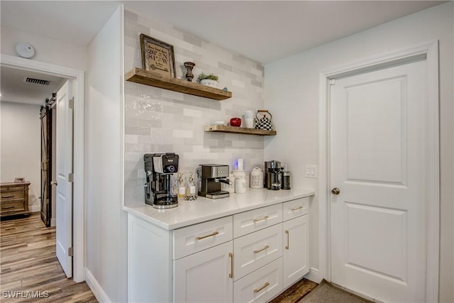 618 SE 26th St, Cape Coral, FL 33904 - bar with backsplash, light wood-style floors, and baseboards