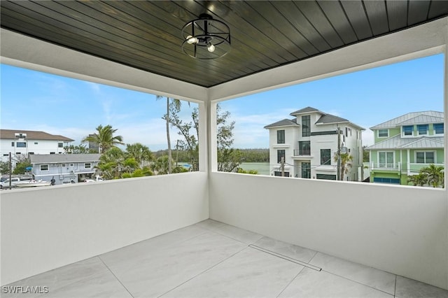 balcony with a residential view and a ceiling fan