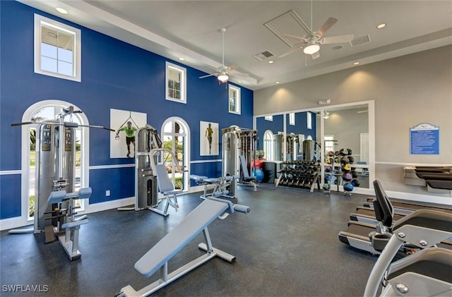 gym featuring recessed lighting, visible vents, baseboards, and ceiling fan