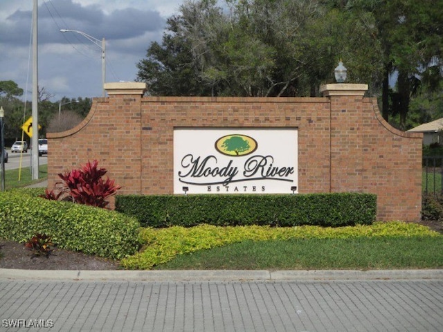 view of community / neighborhood sign