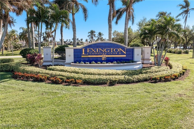 community / neighborhood sign featuring a lawn