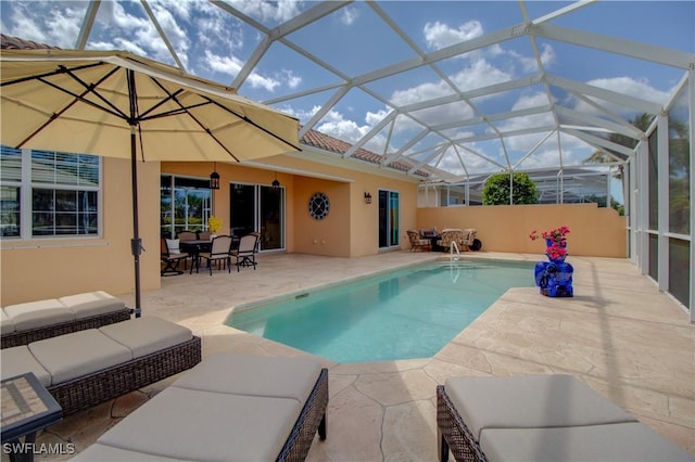 view of swimming pool with a fenced in pool, outdoor lounge area, outdoor dining area, and a patio