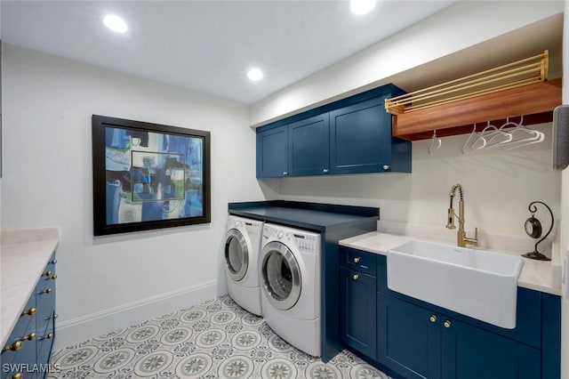 laundry area featuring a sink, washer and dryer, recessed lighting, cabinet space, and baseboards