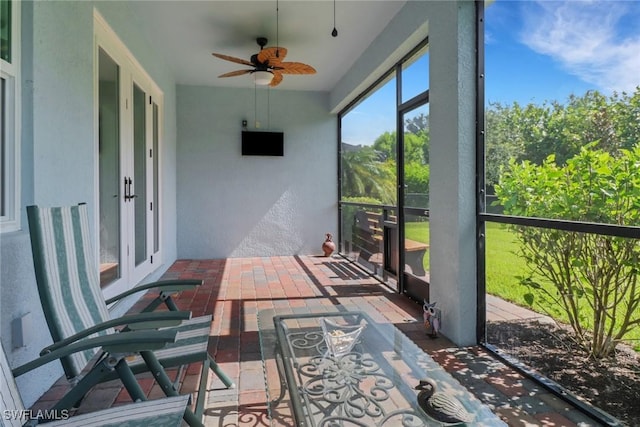 sunroom with a ceiling fan