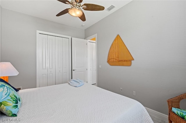 bedroom featuring visible vents, baseboards, a closet, and a ceiling fan