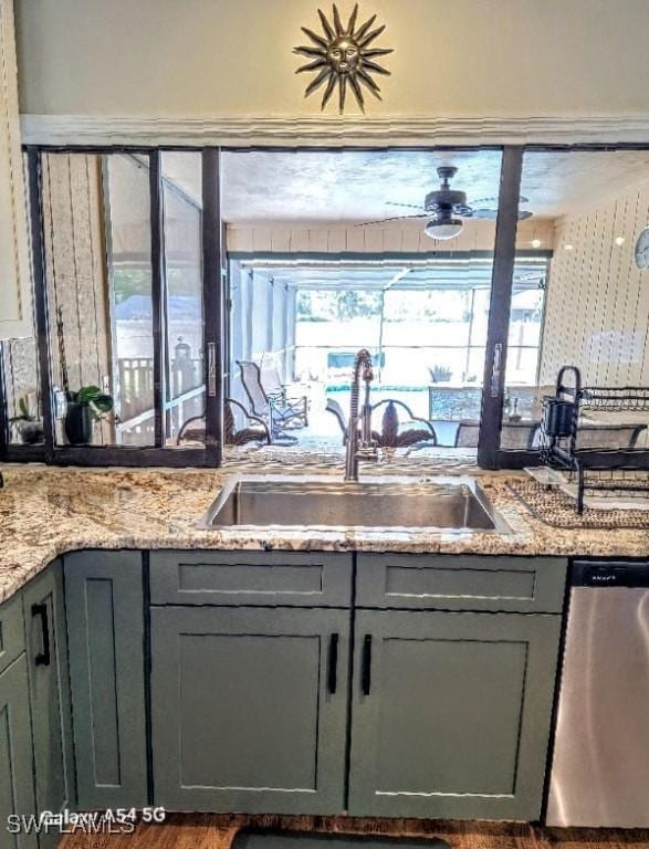 kitchen featuring a sink, ceiling fan, gray cabinetry, a healthy amount of sunlight, and dishwasher