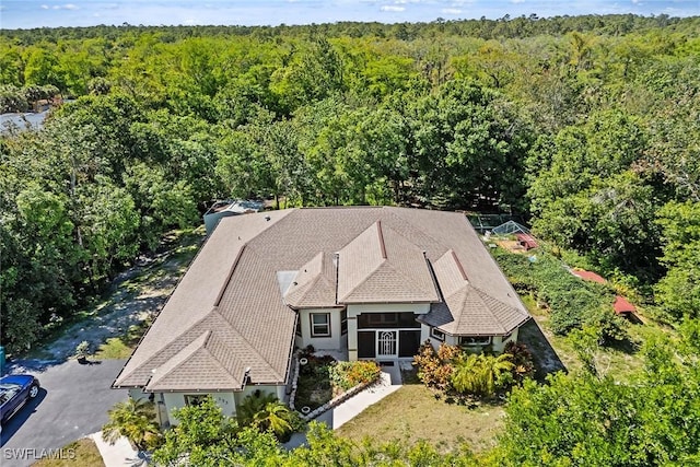 birds eye view of property featuring a wooded view