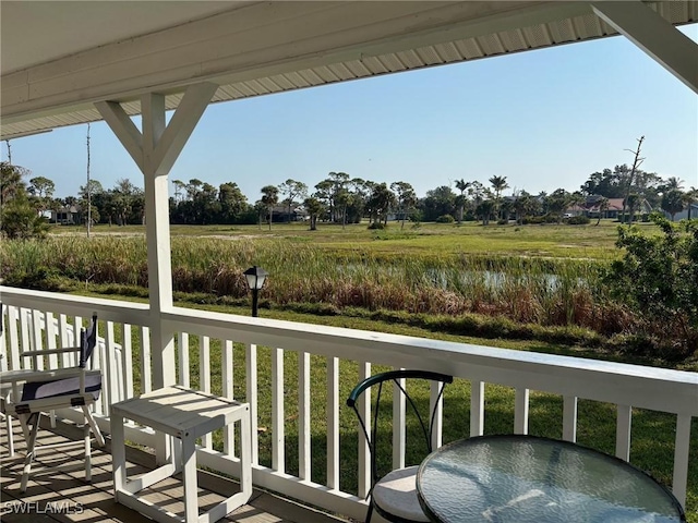 balcony with outdoor dining space