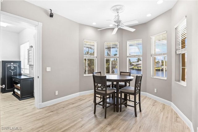 dining area featuring recessed lighting, light wood-style floors, baseboards, and ceiling fan