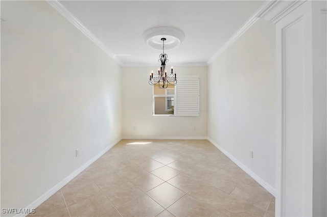 empty room with a chandelier, light tile patterned floors, baseboards, and ornamental molding