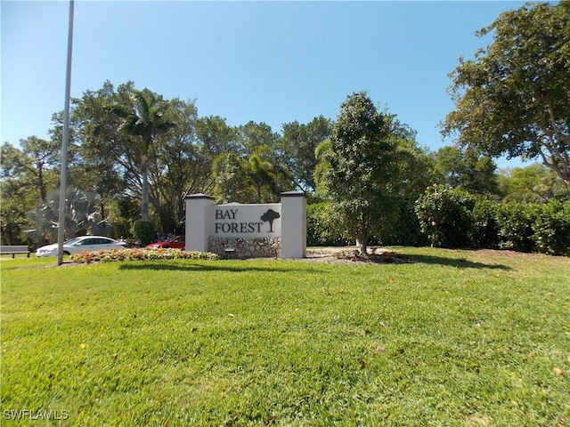 community / neighborhood sign featuring a lawn