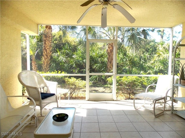 sunroom / solarium with a ceiling fan