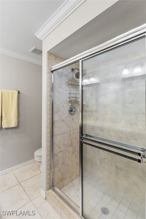 full bathroom with visible vents, toilet, a stall shower, crown molding, and baseboards