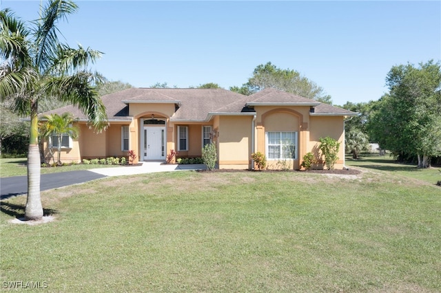 view of front of home featuring stucco siding and a front yard