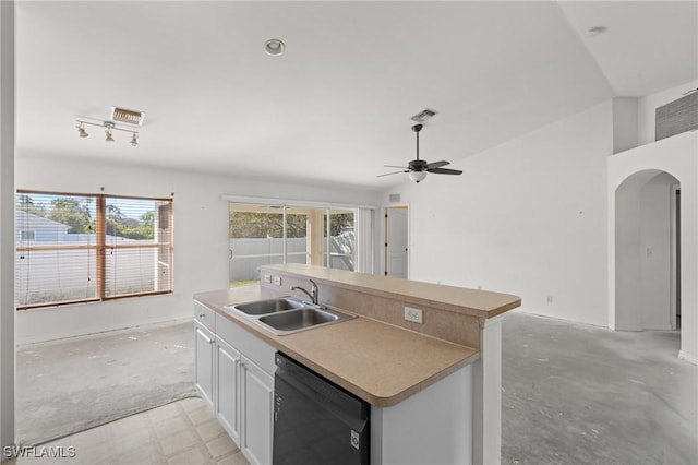 kitchen featuring a ceiling fan, visible vents, a center island with sink, a sink, and dishwasher