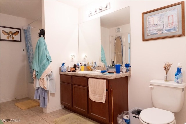 full bathroom featuring vanity, a shower with shower curtain, baseboards, tile patterned flooring, and toilet