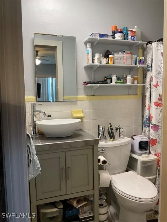 full bathroom with backsplash, a ceiling fan, toilet, and vanity