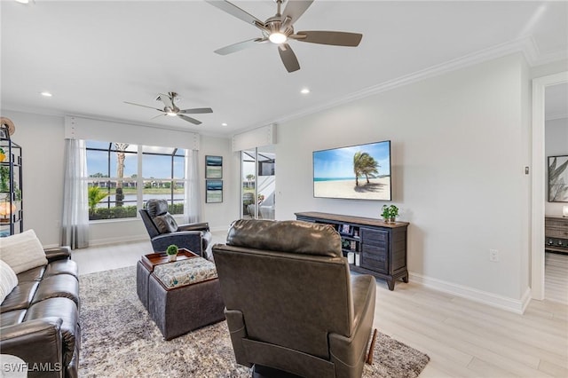 living area featuring recessed lighting, light wood-type flooring, baseboards, and ornamental molding