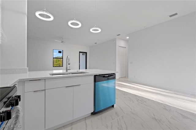 kitchen featuring dishwashing machine, visible vents, a sink, white cabinetry, and range