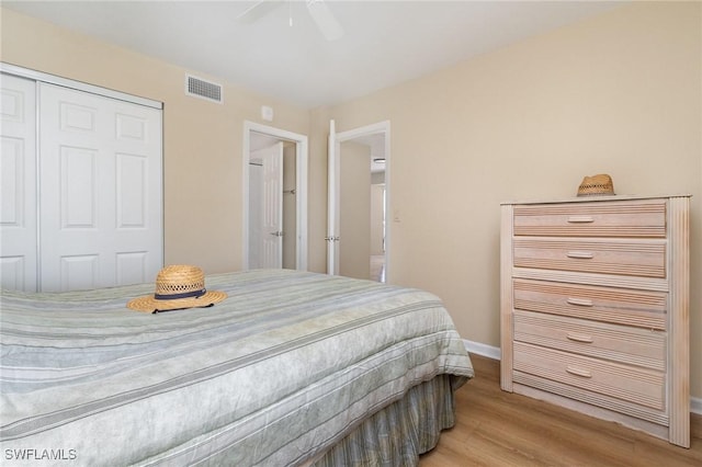 bedroom featuring visible vents, baseboards, light wood-style flooring, a closet, and a ceiling fan