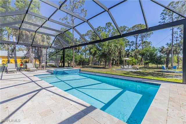 view of swimming pool with a patio area, a lanai, a pool with connected hot tub, and a yard