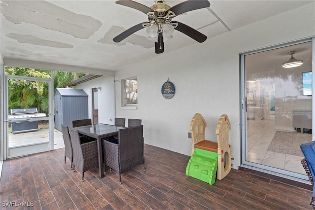 sunroom featuring ceiling fan