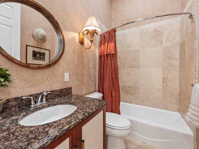 bathroom featuring wallpapered walls, toilet, vanity, and shower / bath combo